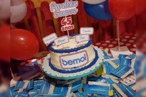 Leia mais sobre o artigo Mãe ganha festa surpresa da filha com tema da Bemol
