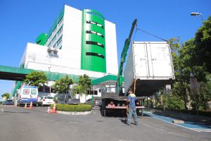 Leia mais sobre o artigo Contêineres são retirados dos hospitais de Manaus