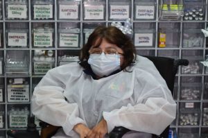 Leia mais sobre o artigo Servidora idealiza projeto pioneiro em farmácia pública no AM