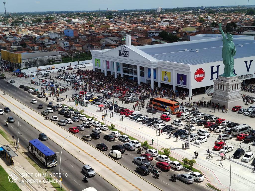 No momento, você está visualizando Em Belém, inauguração de loja causa grande aglomeração