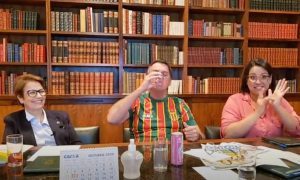 Leia mais sobre o artigo Bolsonaro diz que ‘virou boiola’ após tomar guaraná cor-de-rosa no Maranhão
