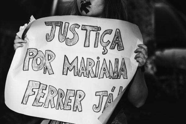 No momento, você está visualizando Caso Mari Ferrer: Abaixo-assinado já tem 3,7 milhões de assinaturas