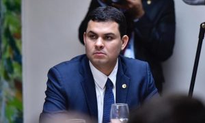 Leia mais sobre o artigo Presidente do Caprichoso, pai do deputado Saullo Vianna e assessora são presos