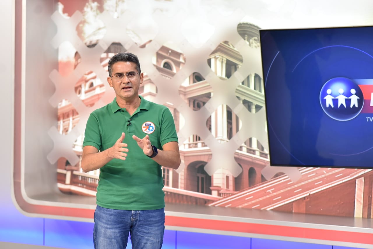No momento, você está visualizando David diz que Amazonino promete auxílio ‘fantasioso’ para iludir eleitor