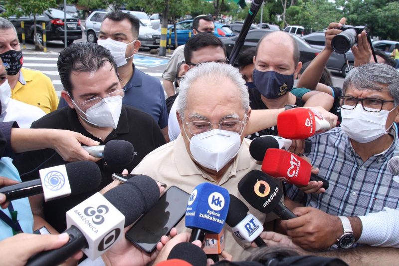 No momento, você está visualizando Ao votar, Amazonino Mendes diz que sua missão é servir a Manaus
