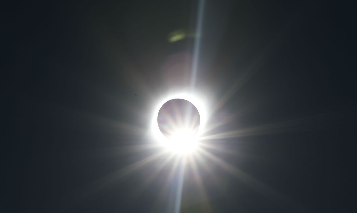 No momento, você está visualizando Brasil terá eclipse solar parcial hoje, entre meio-dia e 15h