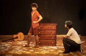 Leia mais sobre o artigo Espetáculo “E Nós Que Amávamos Tanto A Revolução” entra em temporada de apresentações presenciais