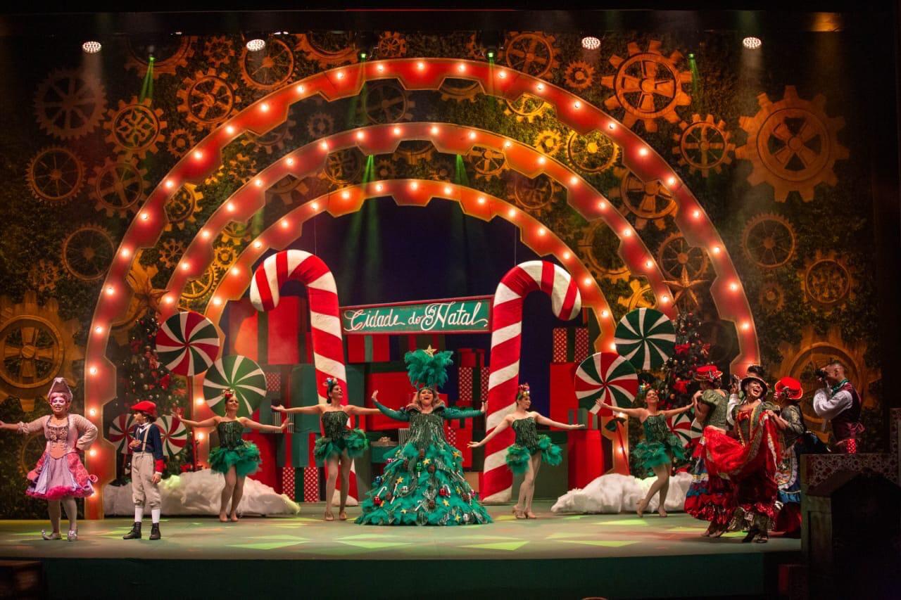 No momento, você está visualizando Espetáculo ‘A Caixa Mágica do Natal’ estreia com explosão de cores e alegria no Teatro Amazonas