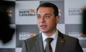Leia mais sobre o artigo Após eleições, Santa Catarina decreta toque de recolher para conter coronavírus