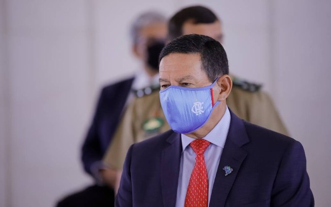 No momento, você está visualizando “São três moleques”, diz Mourão sobre Flávio, Carlos e Eduardo Bolsonaro