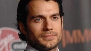 Leia mais sobre o artigo Henry Cavill machuca a perna em cena e faz pausa na gravação de ‘The Witcher’