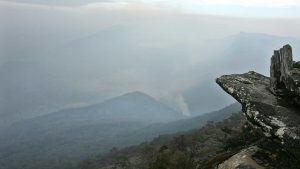 Leia mais sobre o artigo Mulher morre após cair de penhasco ao tentar tirar fotografia