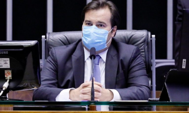 No momento, você está visualizando Rodrigo Maia ironiza governo sobre calamidade: “Até hoje não reconheceu pandemia”