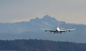 Leia mais sobre o artigo Boeing 737-500 some do radar logo após decolar na Indonésia
