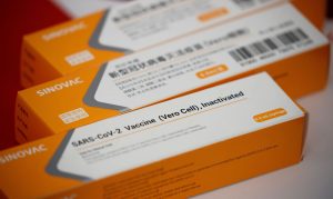 Leia mais sobre o artigo CoronaVac tem eficácia mínima de 78% contra a covid-19