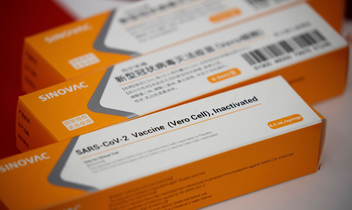 No momento, você está visualizando CoronaVac tem eficácia mínima de 78% contra a covid-19