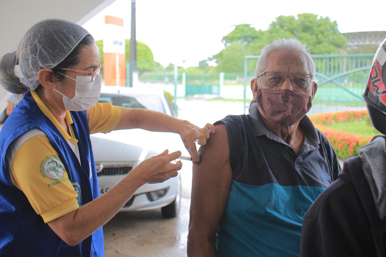 No momento, você está visualizando Idosos com mais de 75 anos começam a ser vacinados em Parintins