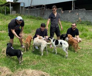 Leia mais sobre o artigo Banda amazonense Doral lança clipe incentivando a adoção de animais