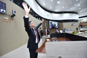 Leia mais sobre o artigo David Almeida toma posse como prefeito de Manaus