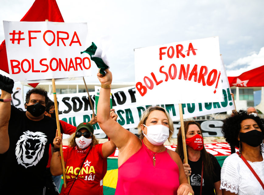 No momento, você está visualizando Manifestantes pedem impeachment de Bolsonaro em Brasília