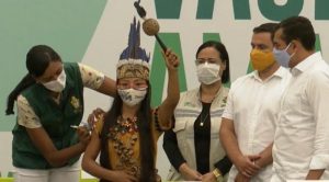 Leia mais sobre o artigo Indígena é a primeira vacinada contra Covid-19 no Amazonas