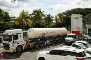 Leia mais sobre o artigo Carregamento com 160 mil metros cúbicos de oxigênio já está abastecendo unidades de saúde da capital
