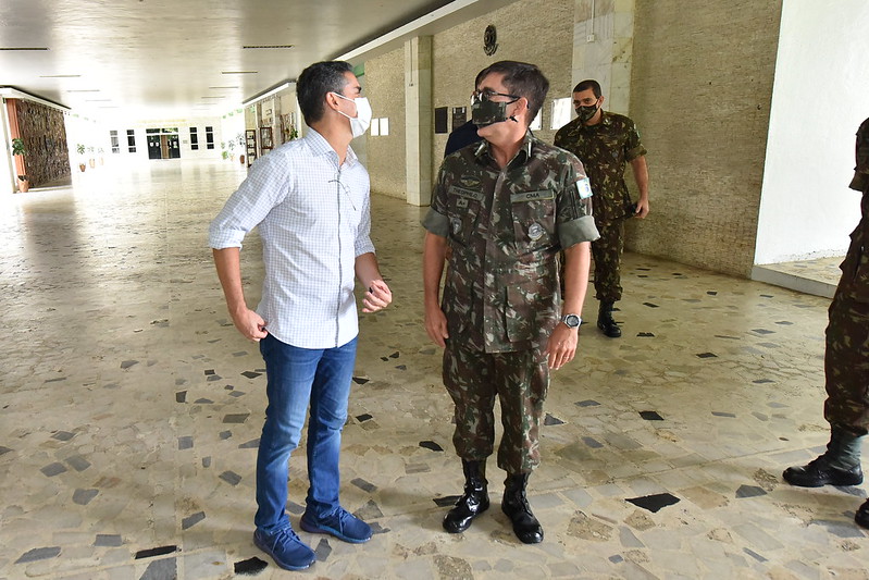 No momento, você está visualizando Apoio do Exército permitirá vacinar 267 mil pessoas acima de 50 anos, afirma David