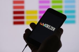 Leia mais sobre o artigo Deezer muda tática para derrubar apps piratas de streaming de música