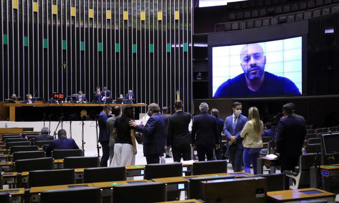 No momento, você está visualizando Câmara mantém prisão de Daniel Silveira