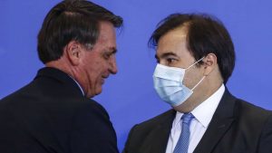 Leia mais sobre o artigo Em meio à disputa na Câmara, Maia ameaça com impeachment de Bolsonaro