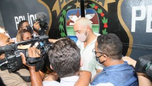 Leia mais sobre o artigo Após provocar aglomeração durante show, cantor Belo é solto no Rio