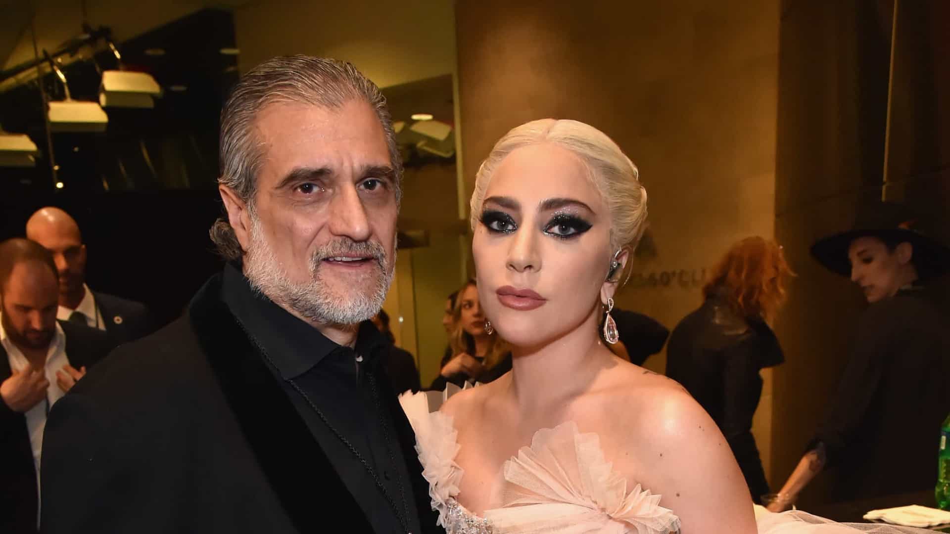 No momento, você está visualizando Pai de Lady Gaga faz apelo após assalto à casa da filha. “Ajudem-nos”