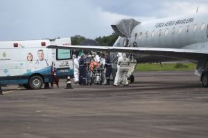 Leia mais sobre o artigo AM transfere mais 11 pacientes com Covid para tratamento no RJ