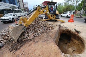 Leia mais sobre o artigo Prefeitura conclui 80% da obra de recuperação de trecho da avenida Djalma Batista