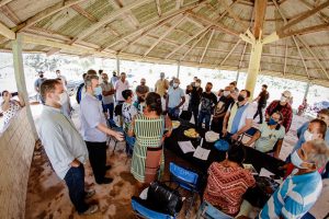 Leia mais sobre o artigo Prefeitura de Manaus beneficia mais de 11 mil famílias com revitalização de ramal na BR-174