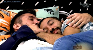 Leia mais sobre o artigo BBB21: Em momento fofo, Gil dorme no peito de Arthur