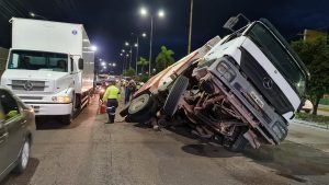 Leia mais sobre o artigo Prefeitura interdita trecho da avenida Torquato Tapajós para reparo de emergência