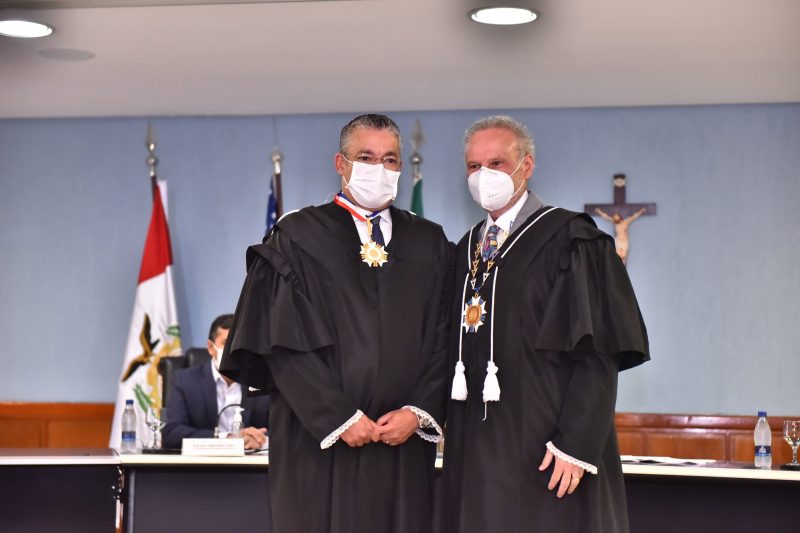 No momento, você está visualizando Aos 45 anos, Josué Neto toma posse como conselheiro do TCE-AM