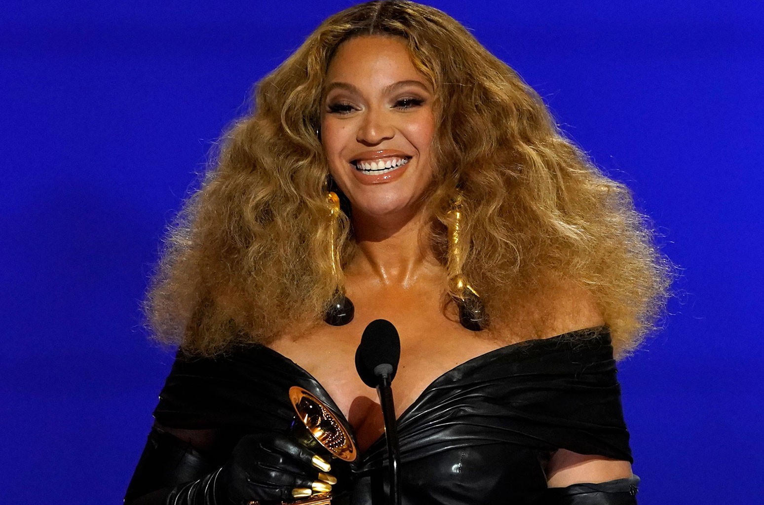 No momento, você está visualizando Beyoncé reina após quebrar recordes do Grammy