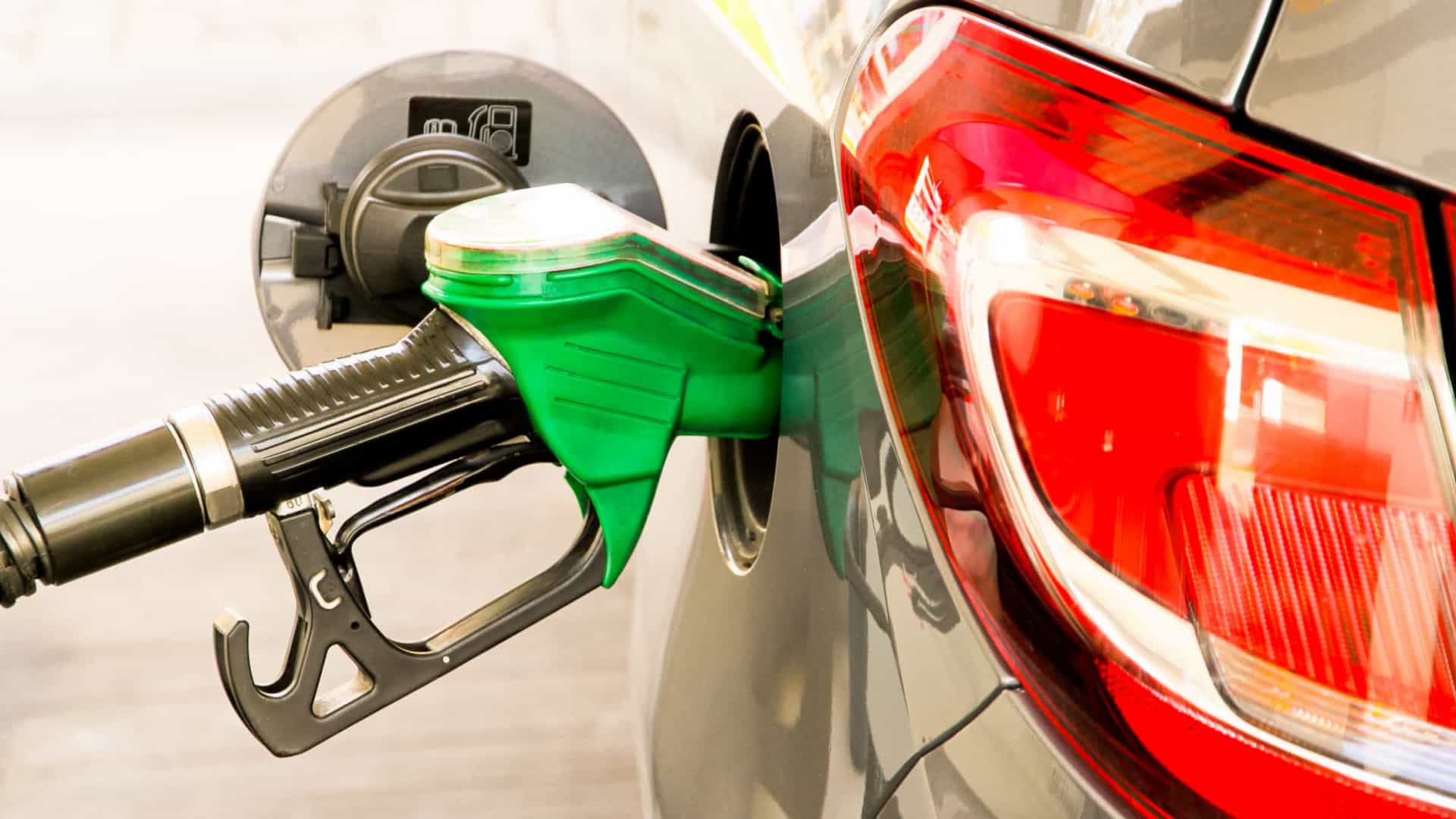 No momento, você está visualizando Gasolina e diesel estão mais baratos nas refinarias a partir de hoje (25)