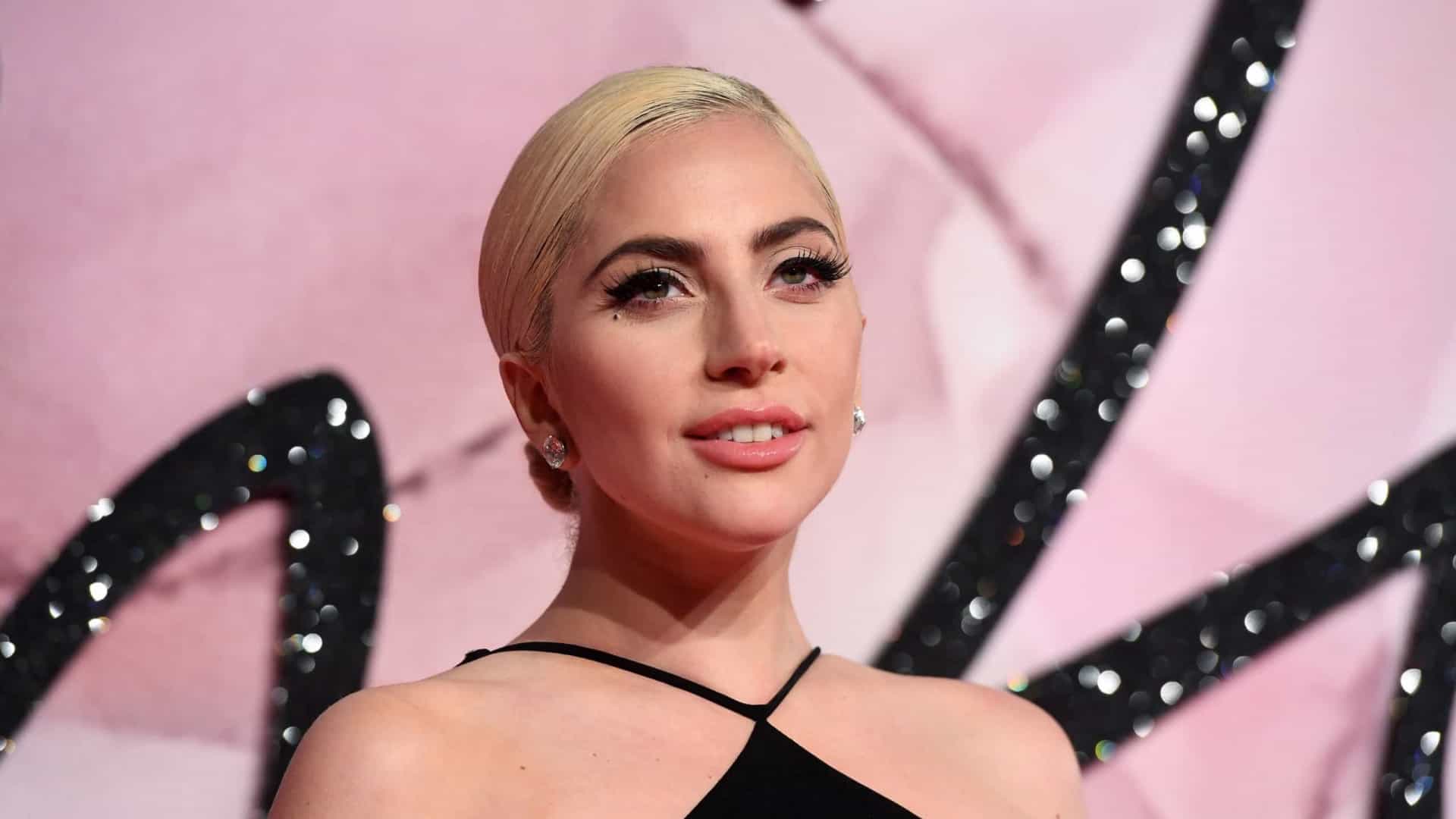 No momento, você está visualizando Lady Gaga aparece ao lado de Adam Driver nas gravações de ‘House of Gucci’