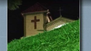 Leia mais sobre o artigo Crianças dizem ter visto Nossa Senhora em telhado de capela