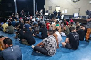Leia mais sobre o artigo Festa clandestina, com DJ italiano e mais de 100 pessoas, é flagrada pela polícia