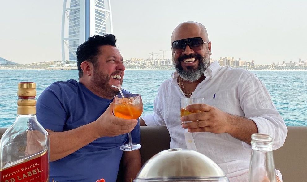 No momento, você está visualizando Bruno, da dupla com Marrone, publica foto ao lado de foragido da Justiça
