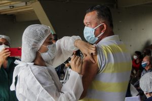 Leia mais sobre o artigo Manaus faz repescagem para vacinar pessoas com comorbidades de 55 a 59 anos