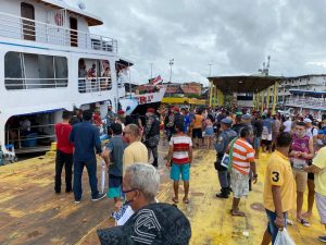 Leia mais sobre o artigo Barco com mais de 900 passageiros é proibido de sair de Manaus