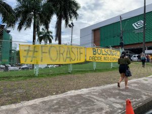 Leia mais sobre o artigo Manaus amanhece com placas de ‘Fora STF’ em apoio a Bolsonaro