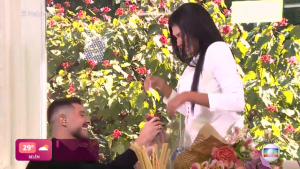 Leia mais sobre o artigo Pocah é pedida em casamento ao vivo no Mais Você