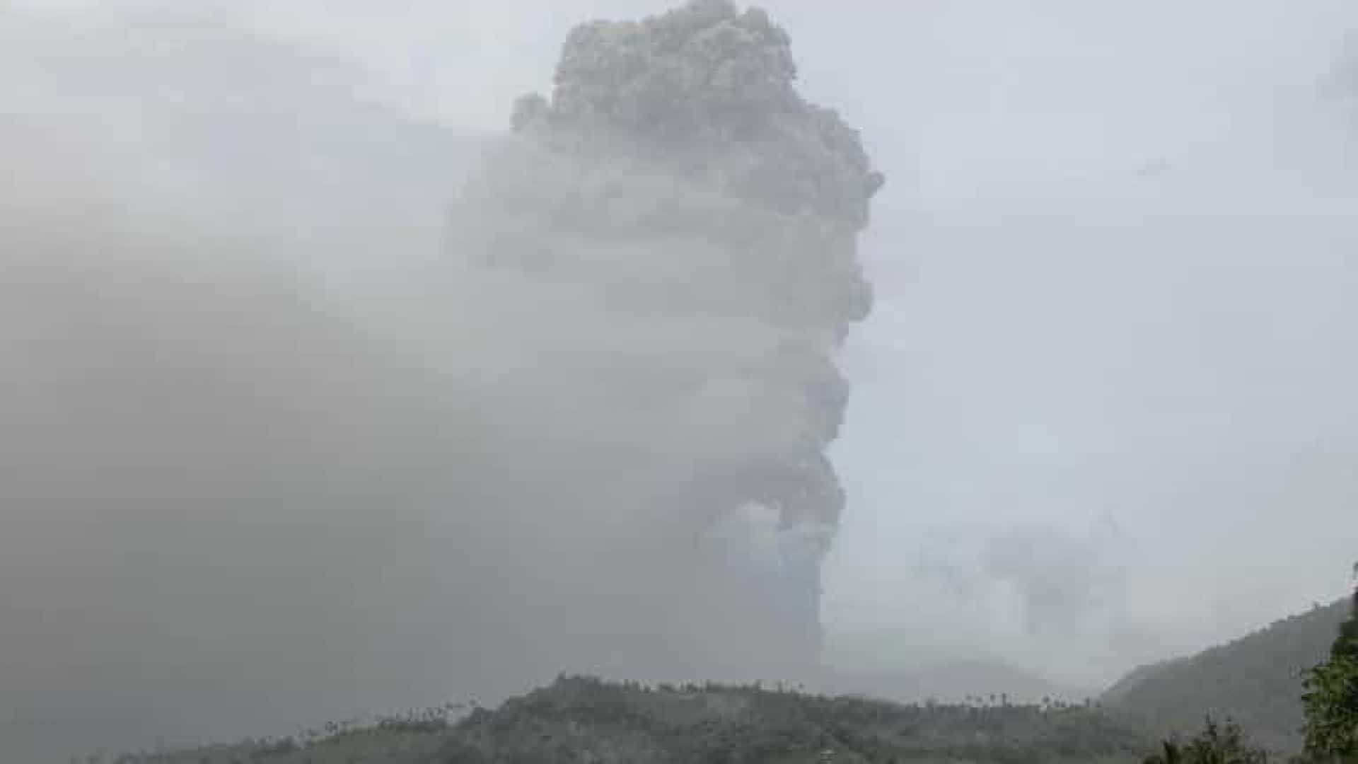 No momento, você está visualizando Erupção vulcânica provoca evacuação em massa no Caribe