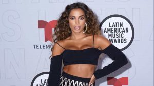Leia mais sobre o artigo Anitta vence prêmio de ‘Melhor Artista Feminina’ no Latin America Music Awards